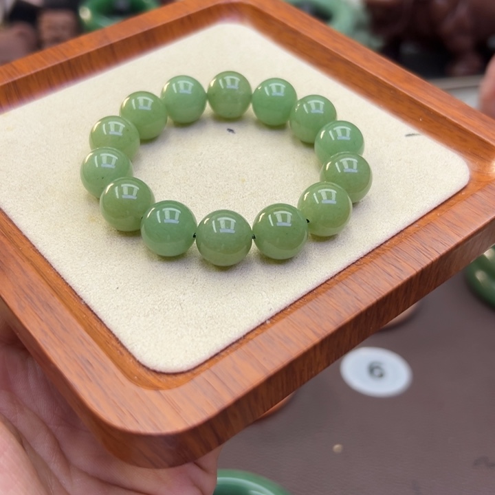 未镶嵌手镯石英岩玉