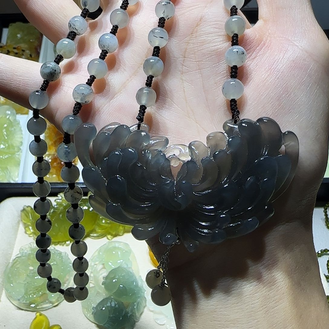 未镶嵌蛇纹石玉颈饰