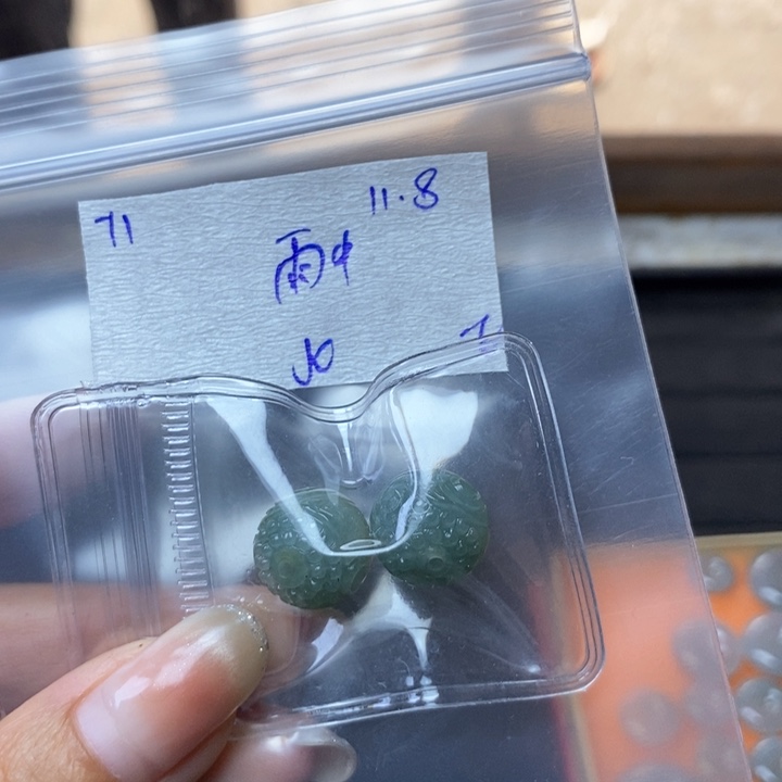 雨***步定制翡翠未镶嵌不退