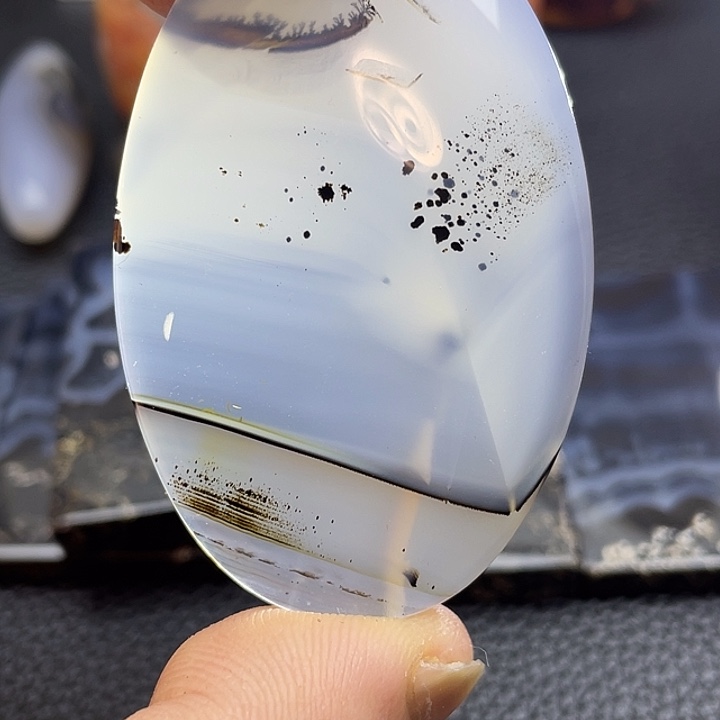 向***生玛瑙/玉髓未镶嵌颈饰