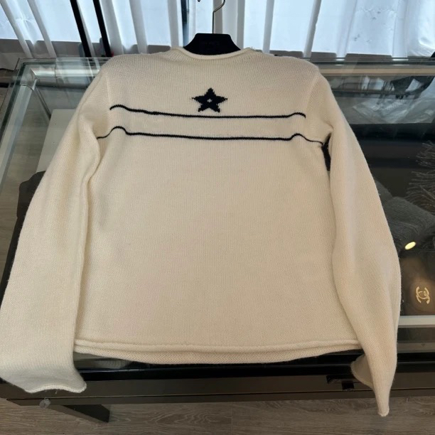 肩部钮扣名媛风一字肩针织上衣