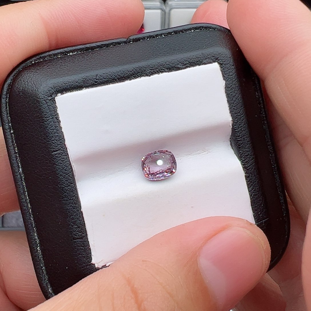 尖晶石裸石未镶嵌1.3克拉