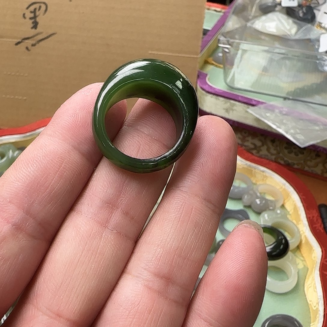 乌***克和田玉未镶嵌戒指W35