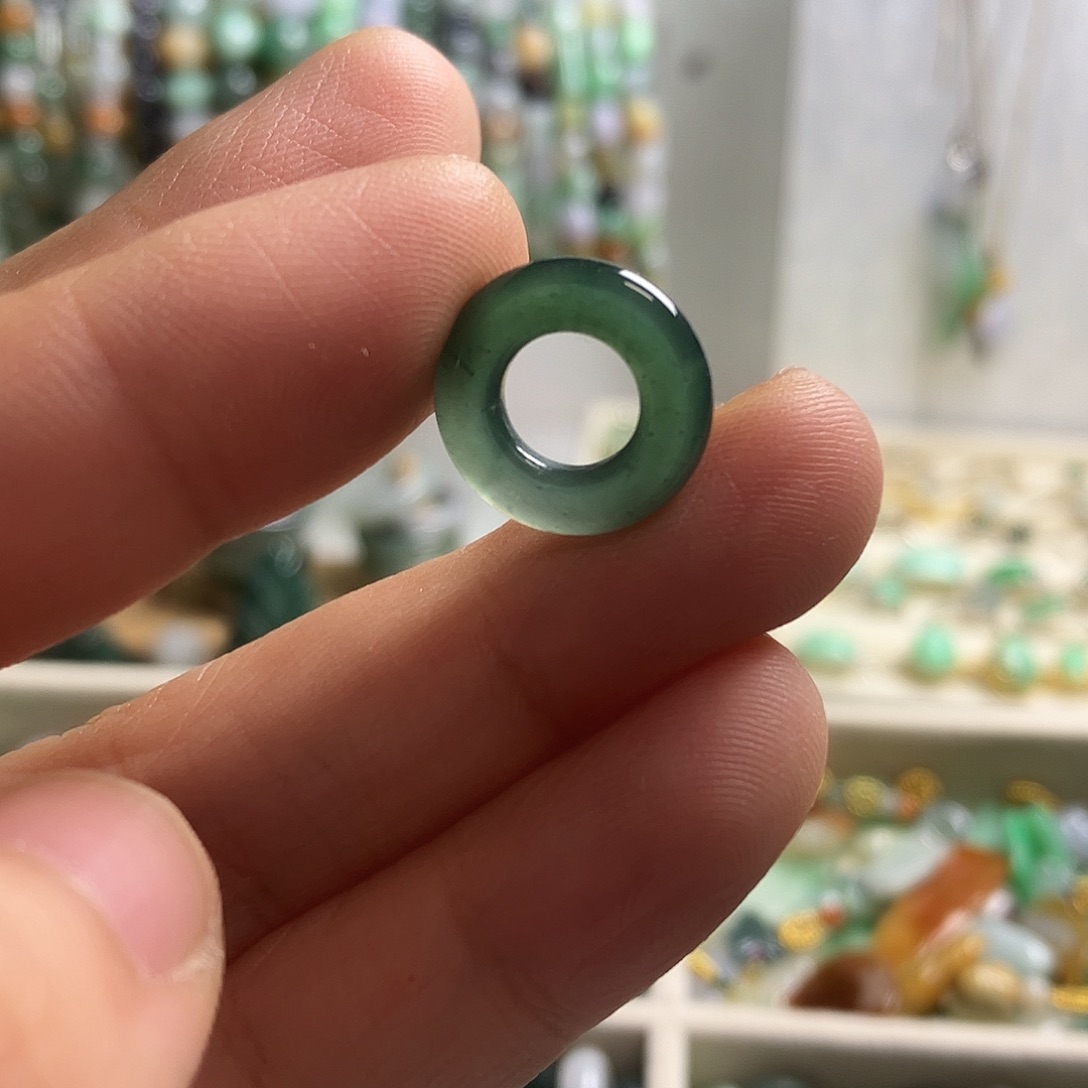 翡翠未镶嵌颈饰02