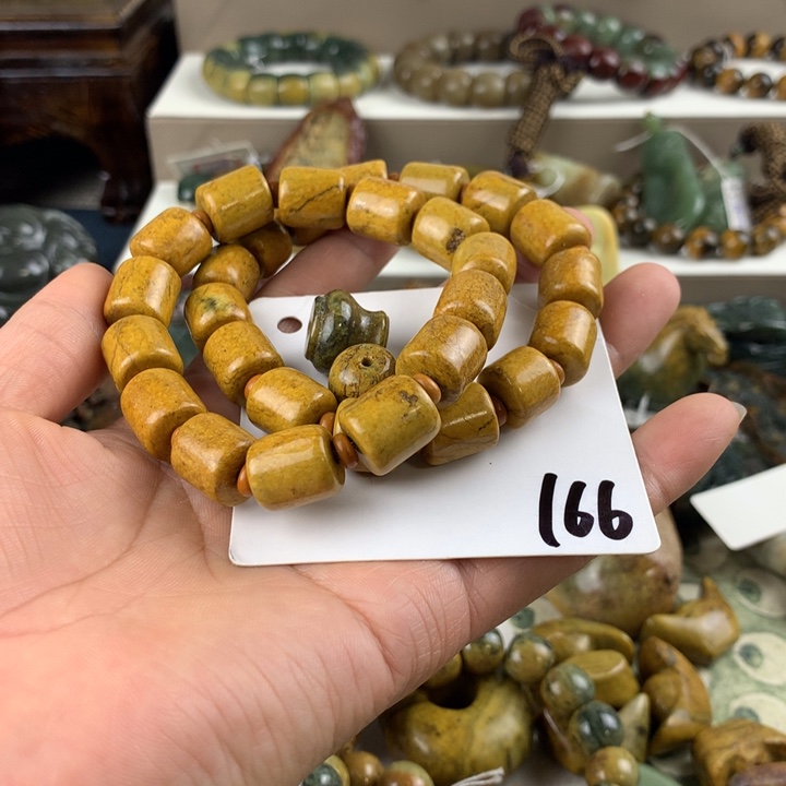 鹿***革岫岩河磨玉（透闪石质玉）未镶嵌珠宝奇石