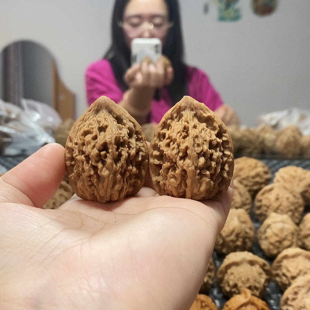 吊坠桃核蚂蚁王34+