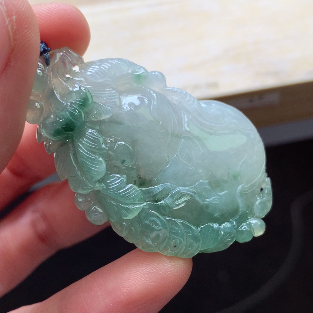 翡翠颈饰未镶嵌吊坠