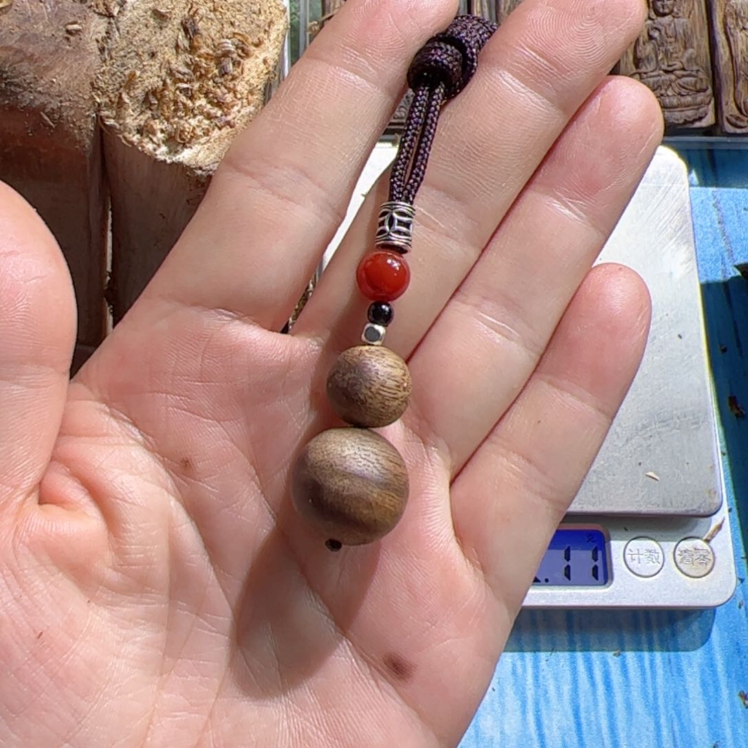 沉香吊坠白棋吊坠多样性发一