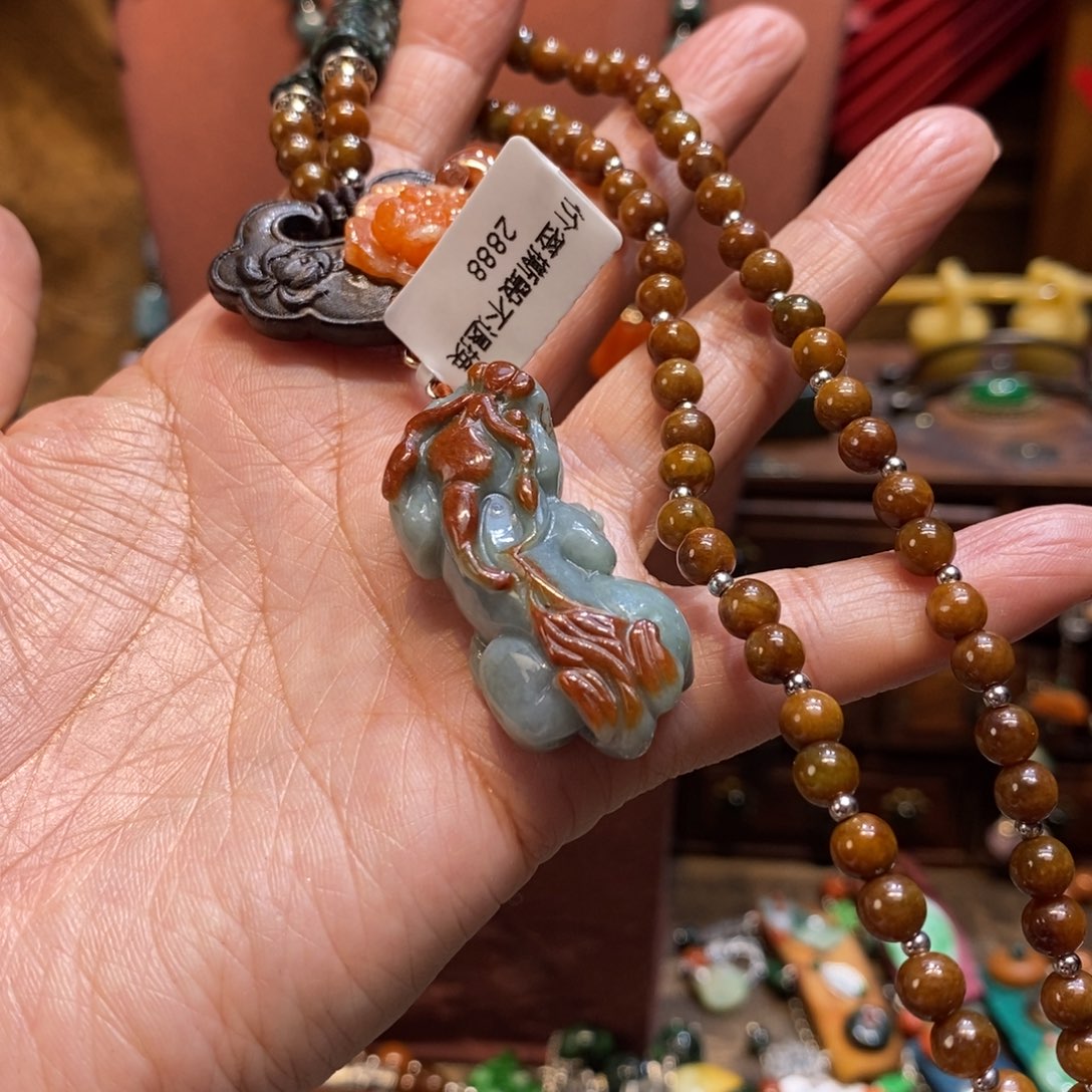 翡翠吊坠(赠链)未镶嵌