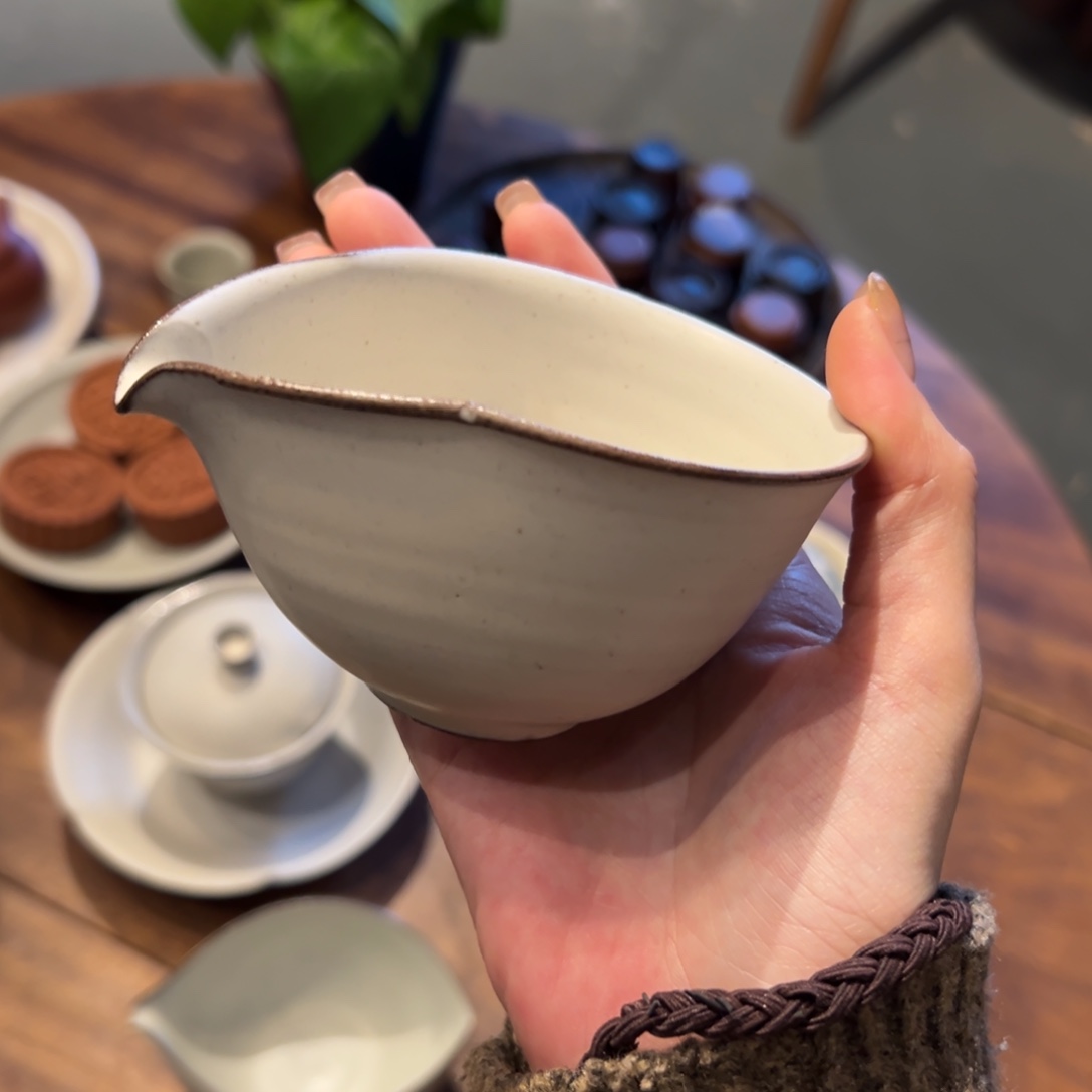 瓷片陶瓷。     陶瓷。    