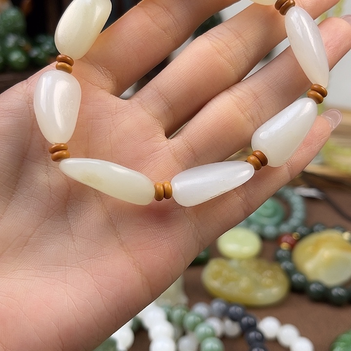 和田玉未镶嵌手串