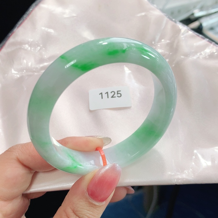 翡翠手镯未镶嵌03。