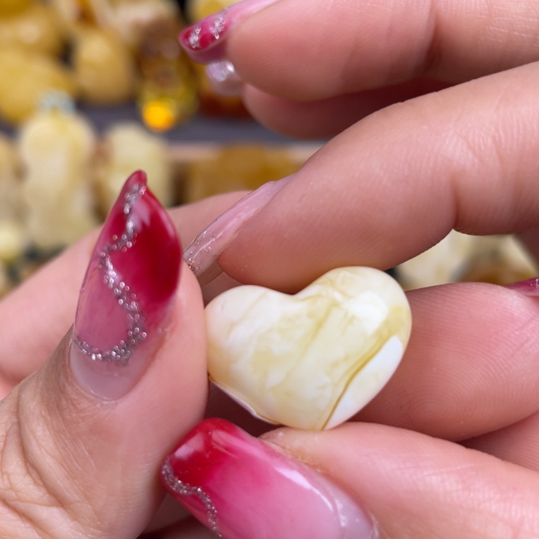 琥珀裸石未镶嵌蜜蜡