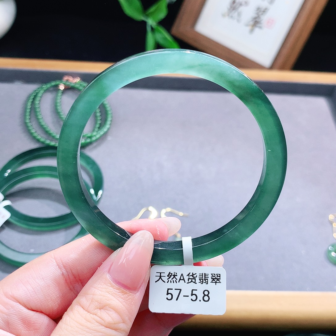 翡翠手镯（圆镯）未镶嵌