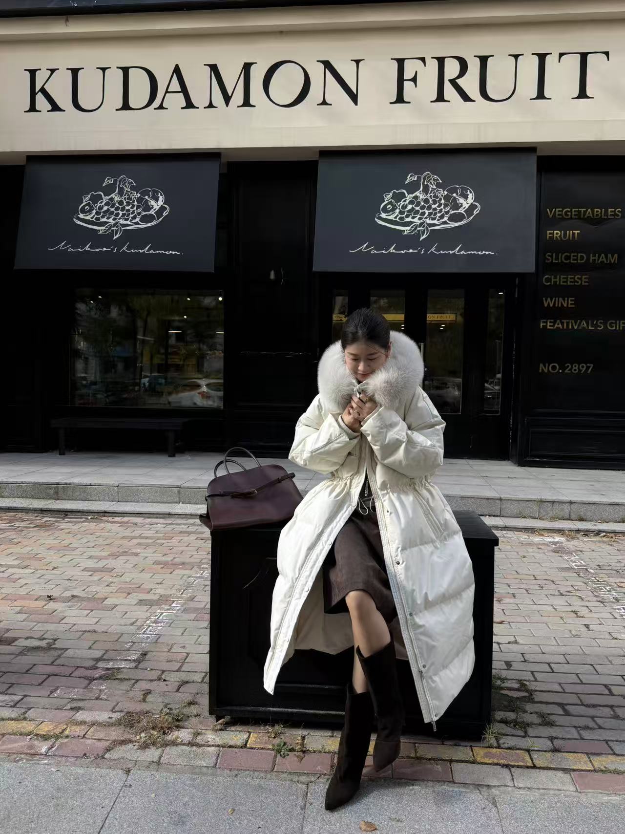 8489号7606561#秋冬固定连帽抽绳收腰口袋填充外套长款（配毛领）预