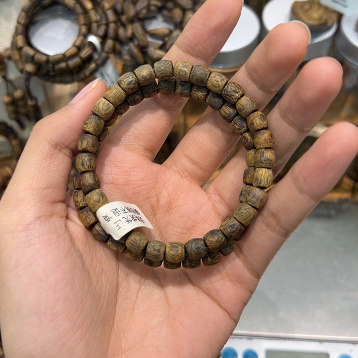 L***沉香碎屑沉香0.7鼓珠沉水