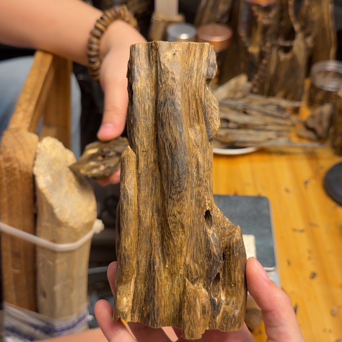 沉香碎屑沉香白棋块料78克