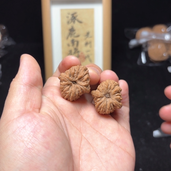 文玩核桃吊坠龍****龘南将