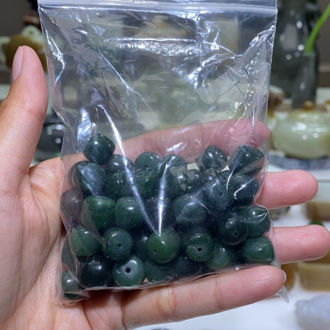 和田玉把件未镶嵌碧玉珠子一包不退不换