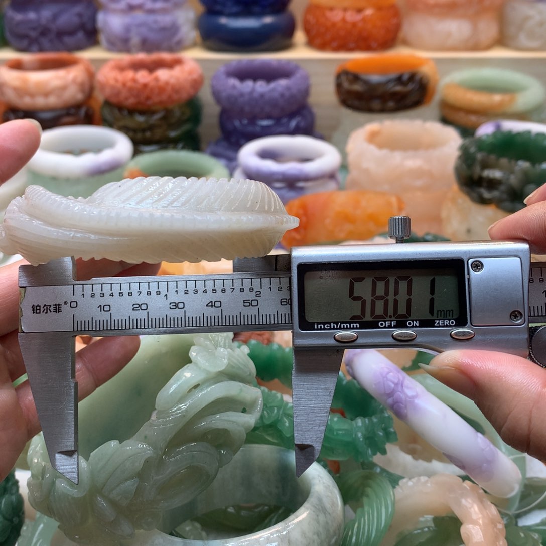 未镶嵌手镯石英质玉