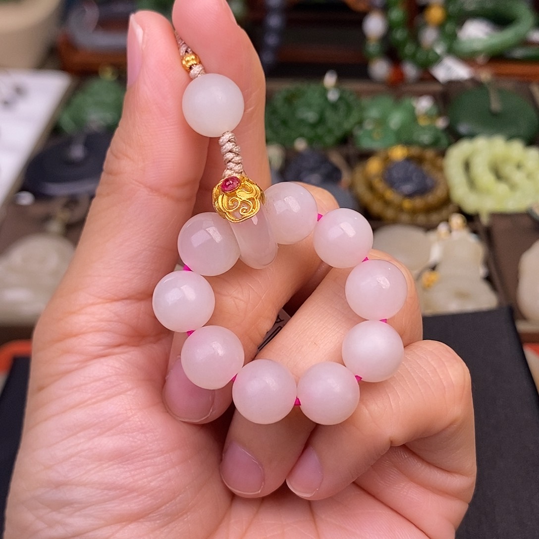 和田玉熟藕粉挂件清货价约10MM未镶嵌