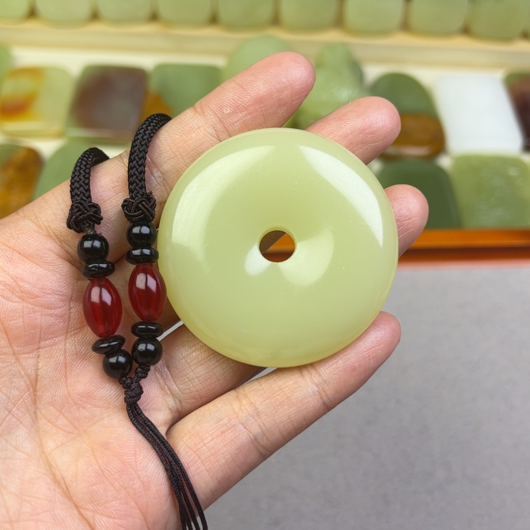 新疆昆仑山料平安扣