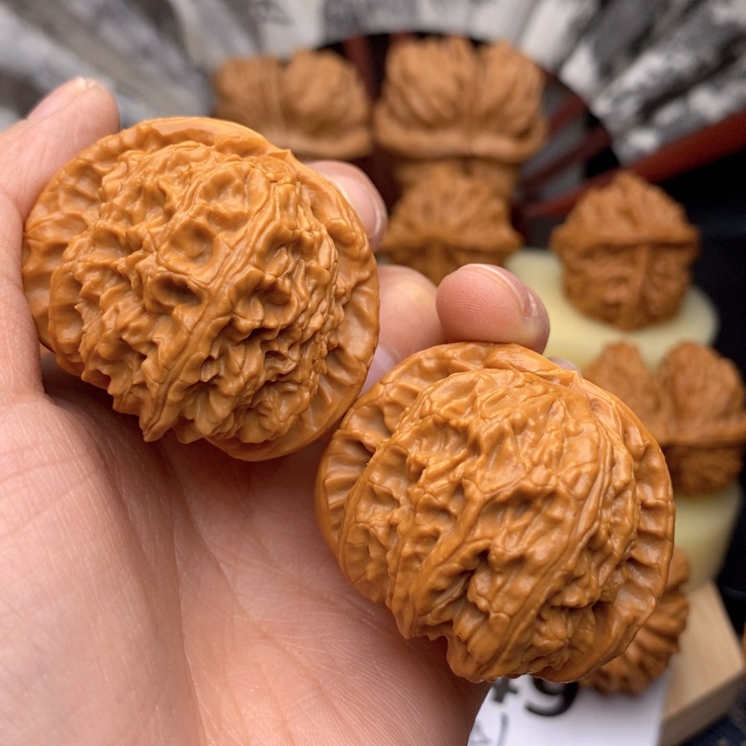 文玩核桃把件239高42加白 