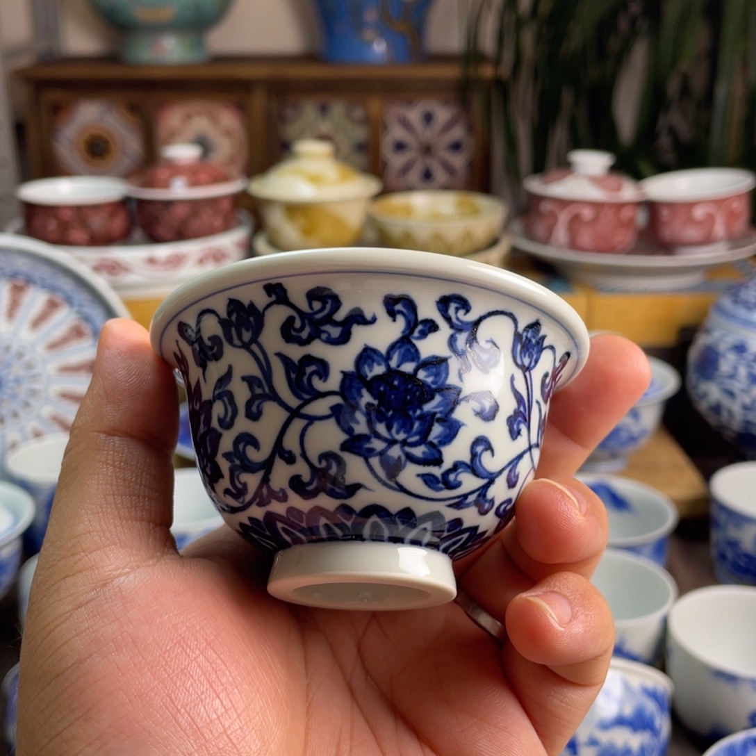 青花缠枝莲压手杯