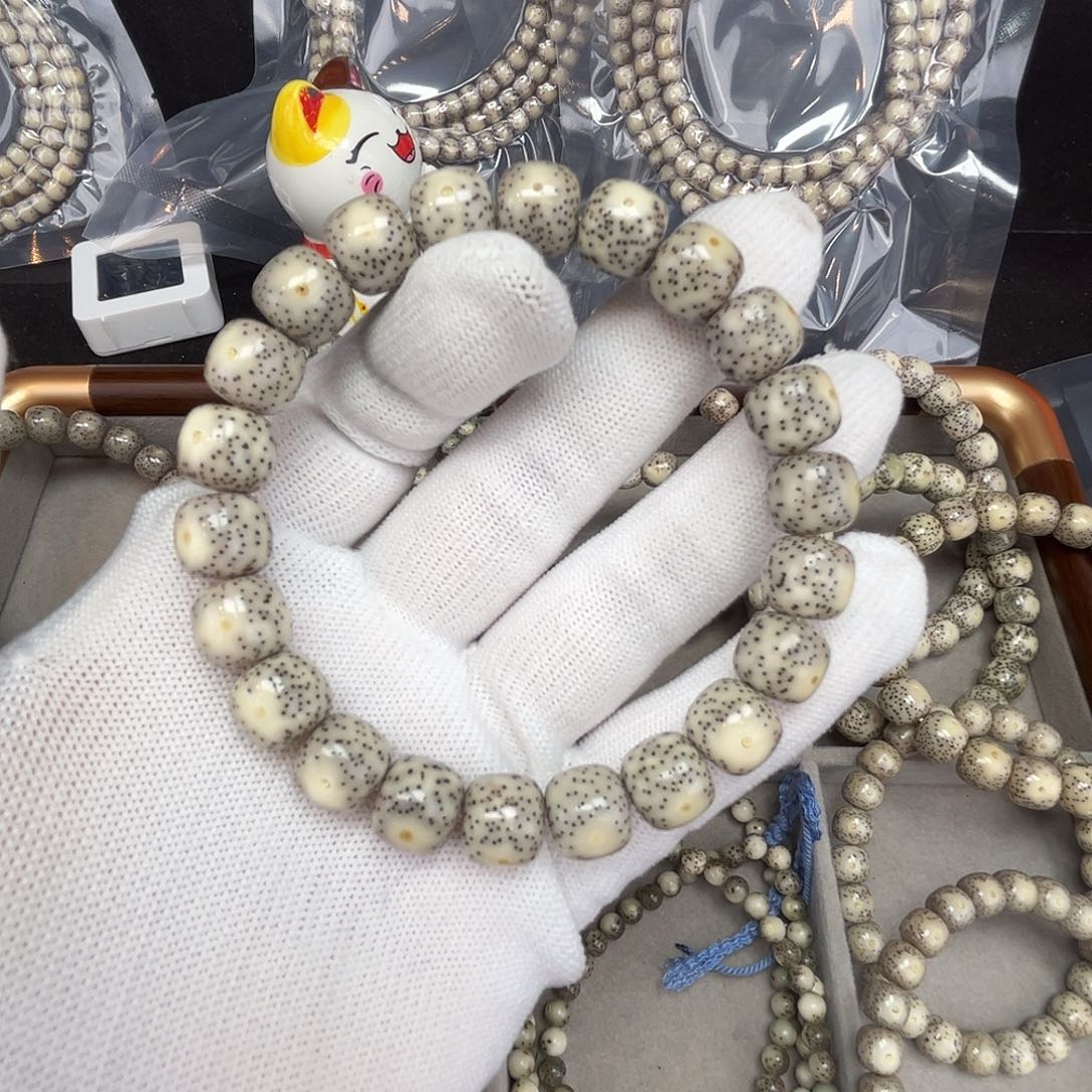 一***人星月菩提吊坠11*10mm 糯冰黄金瞳骨瓷白单圈