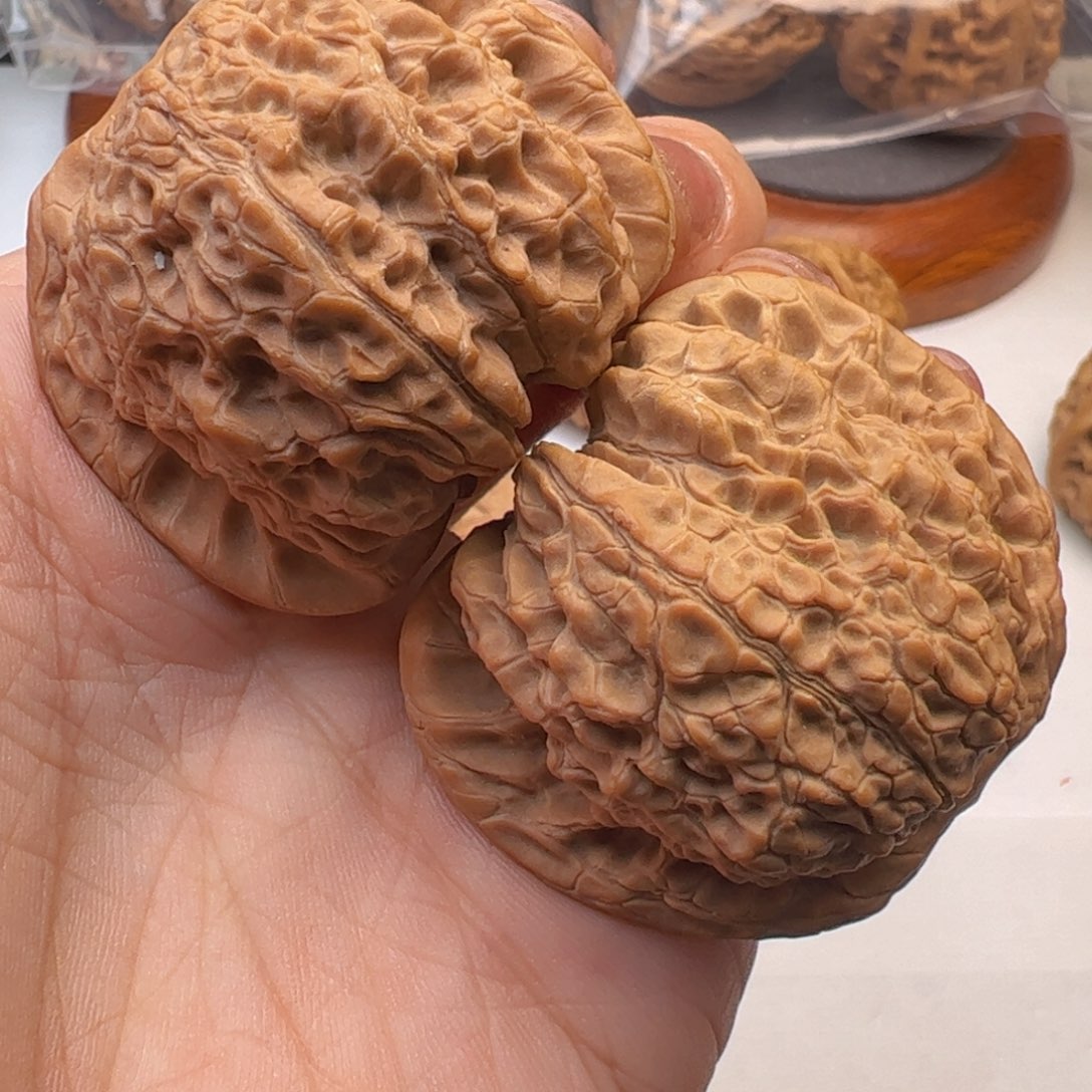 文玩核桃吊坠血麒麟41