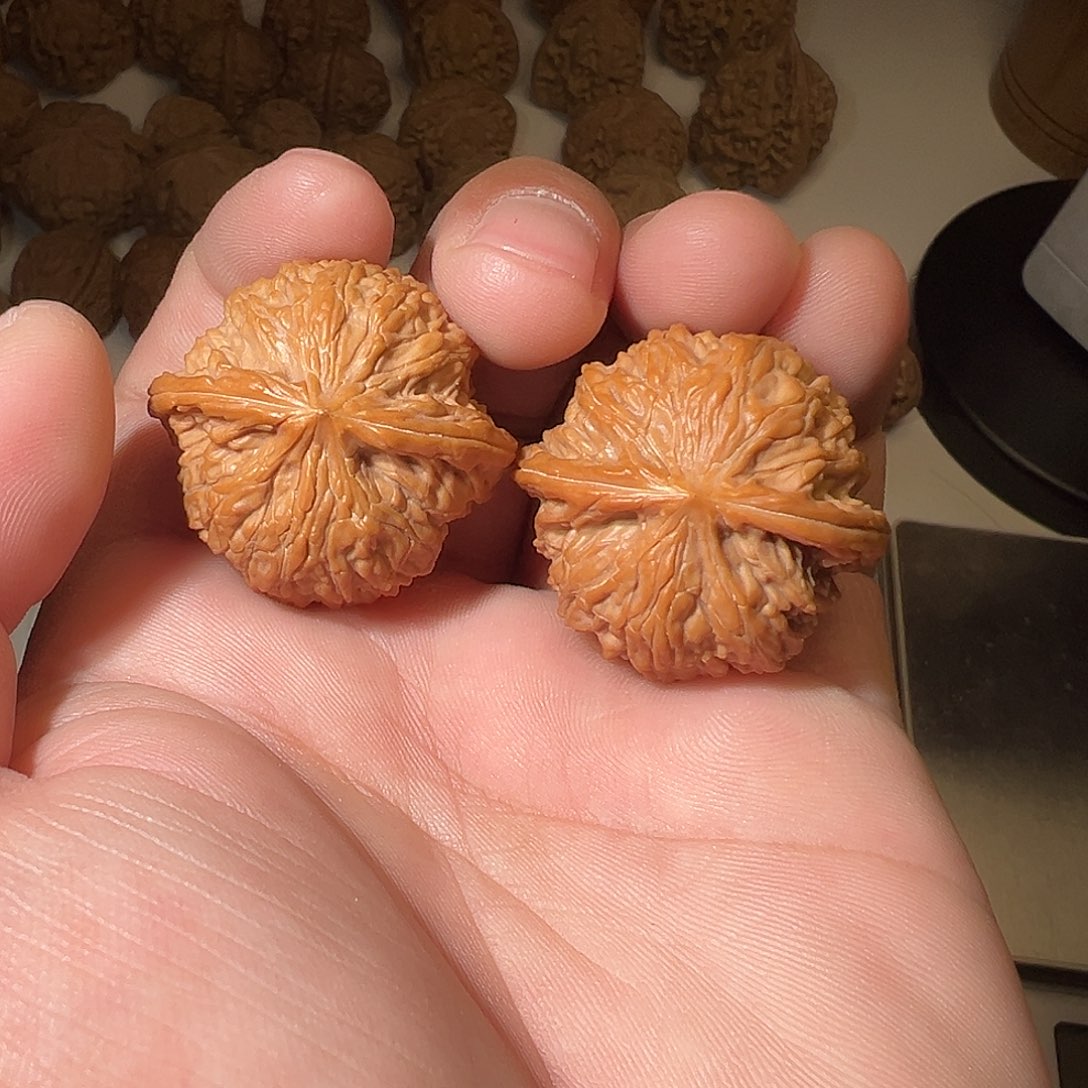 红***际猴头核桃吊坠文玩