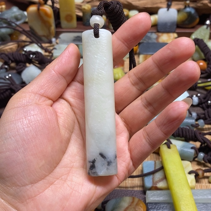 蛇纹石玉未镶嵌挂件西****）