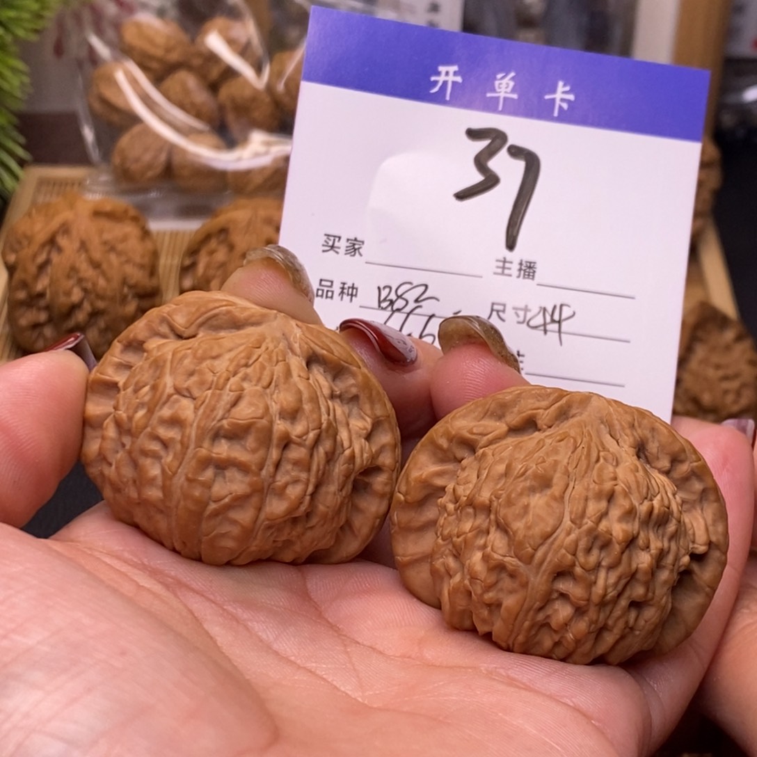 桃核吊坠白狮子44无刀痕s