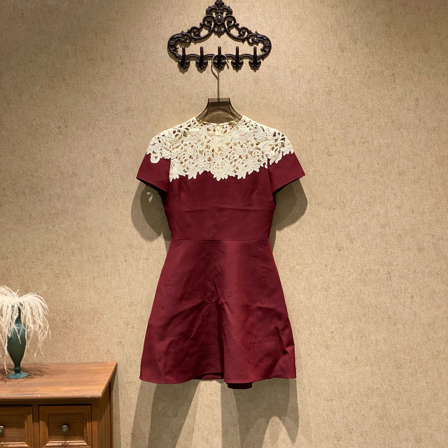 未使用 Valentino/华伦天奴 镂空刺绣花卉拼接连衣裙/38码/35833