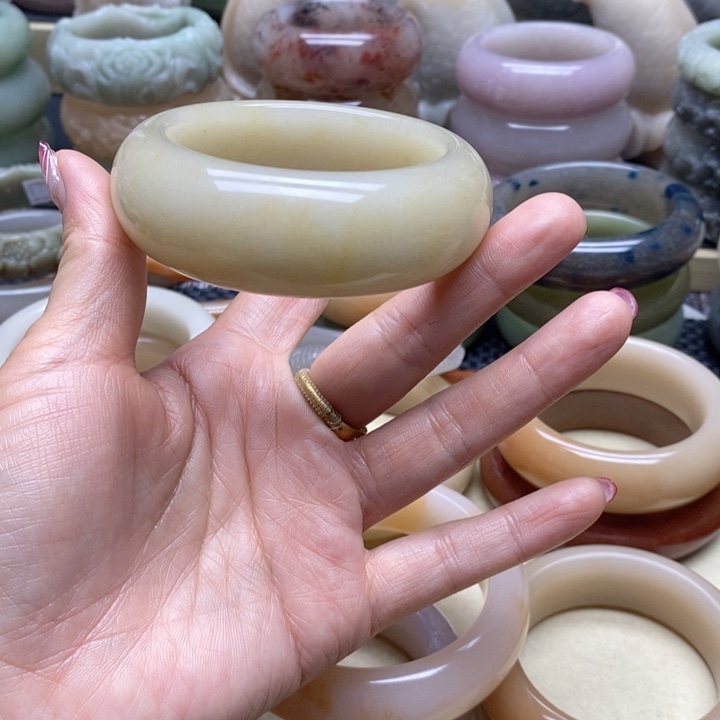 石英岩玉手镯未镶嵌