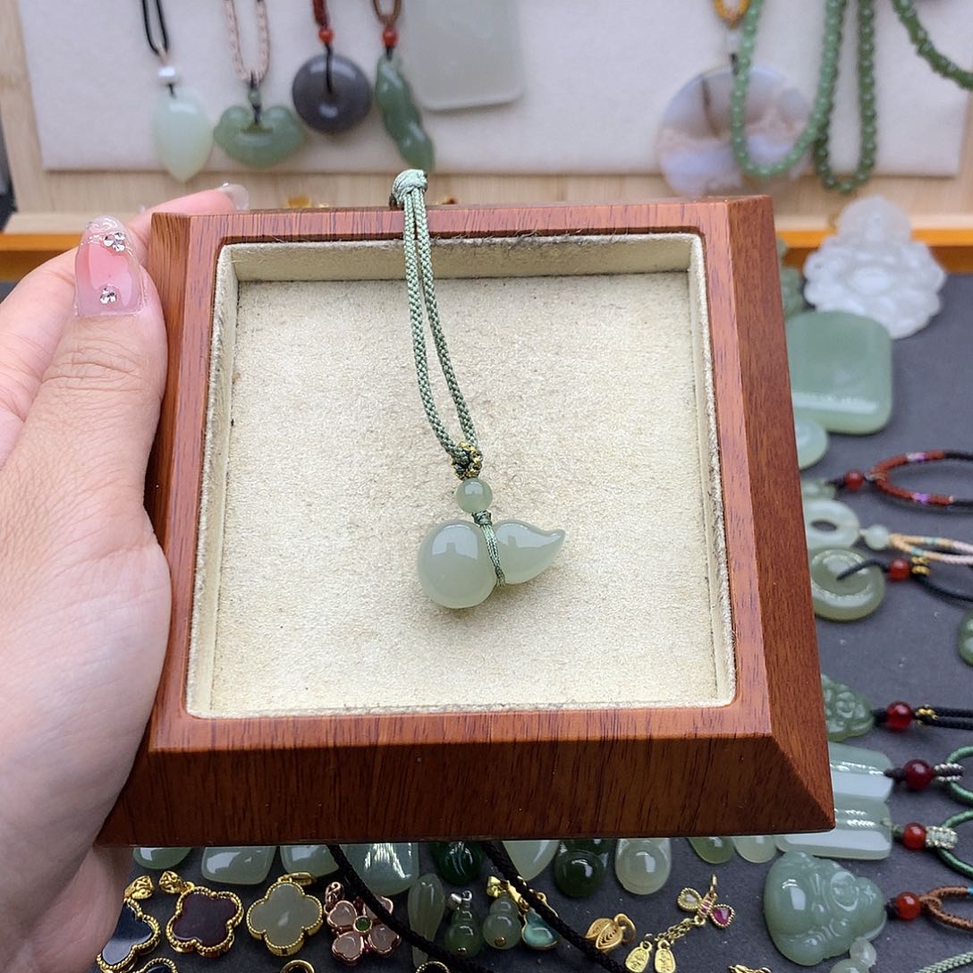 和田玉吊坠(不含链)未镶嵌