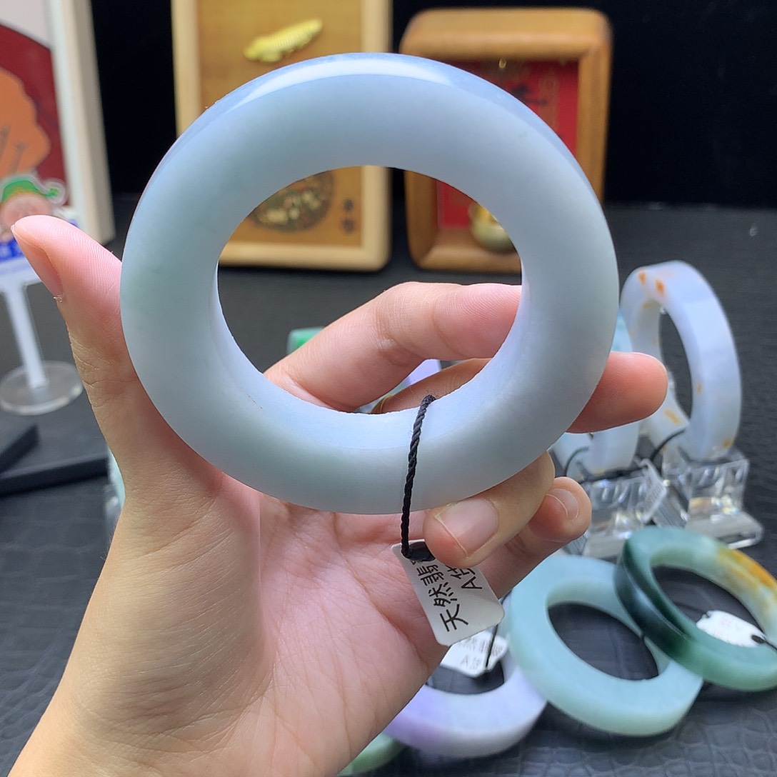 定制翡翠未镶嵌翡翠手镯