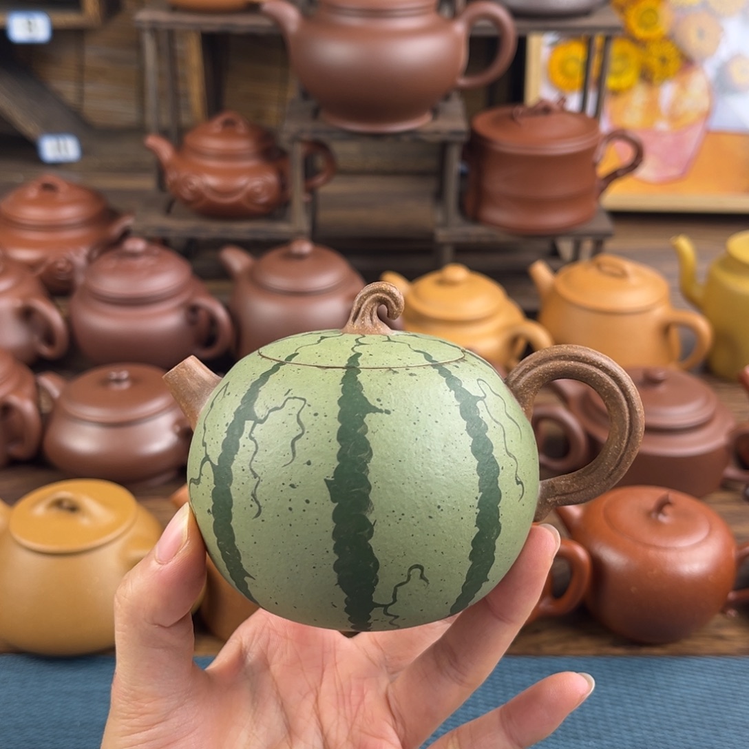 紫砂茶壶手工制作工艺精湛