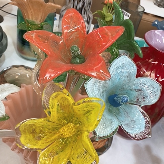 琉璃花瓶高45厘米宽9厘米