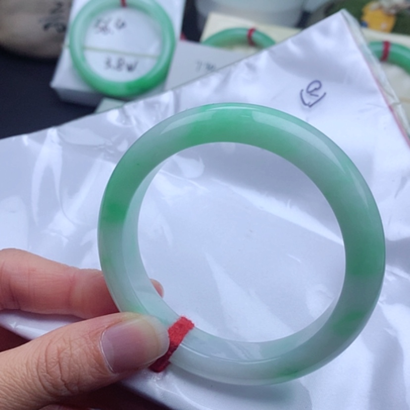 【闪购商品】翡翠手镯未镶嵌     正圈56 白底青