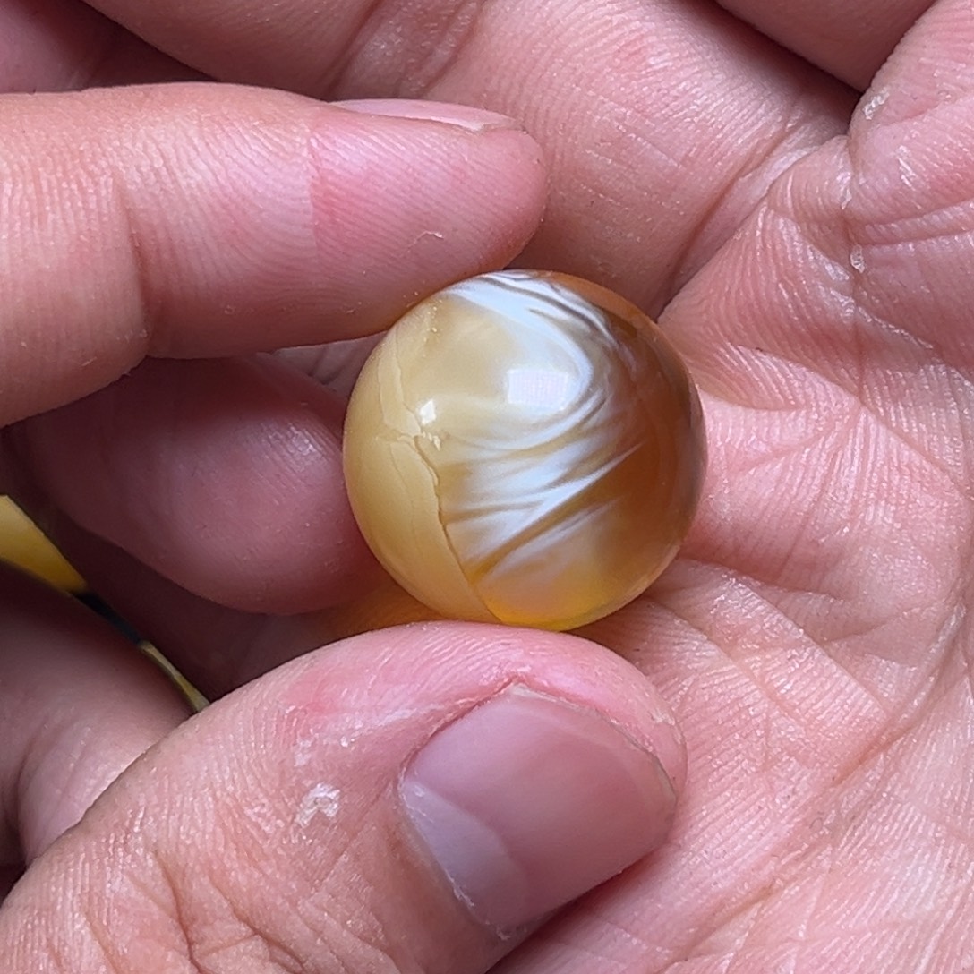 自***风琥珀未镶嵌裸石蜜蜡俄荧光聚宝盆20
