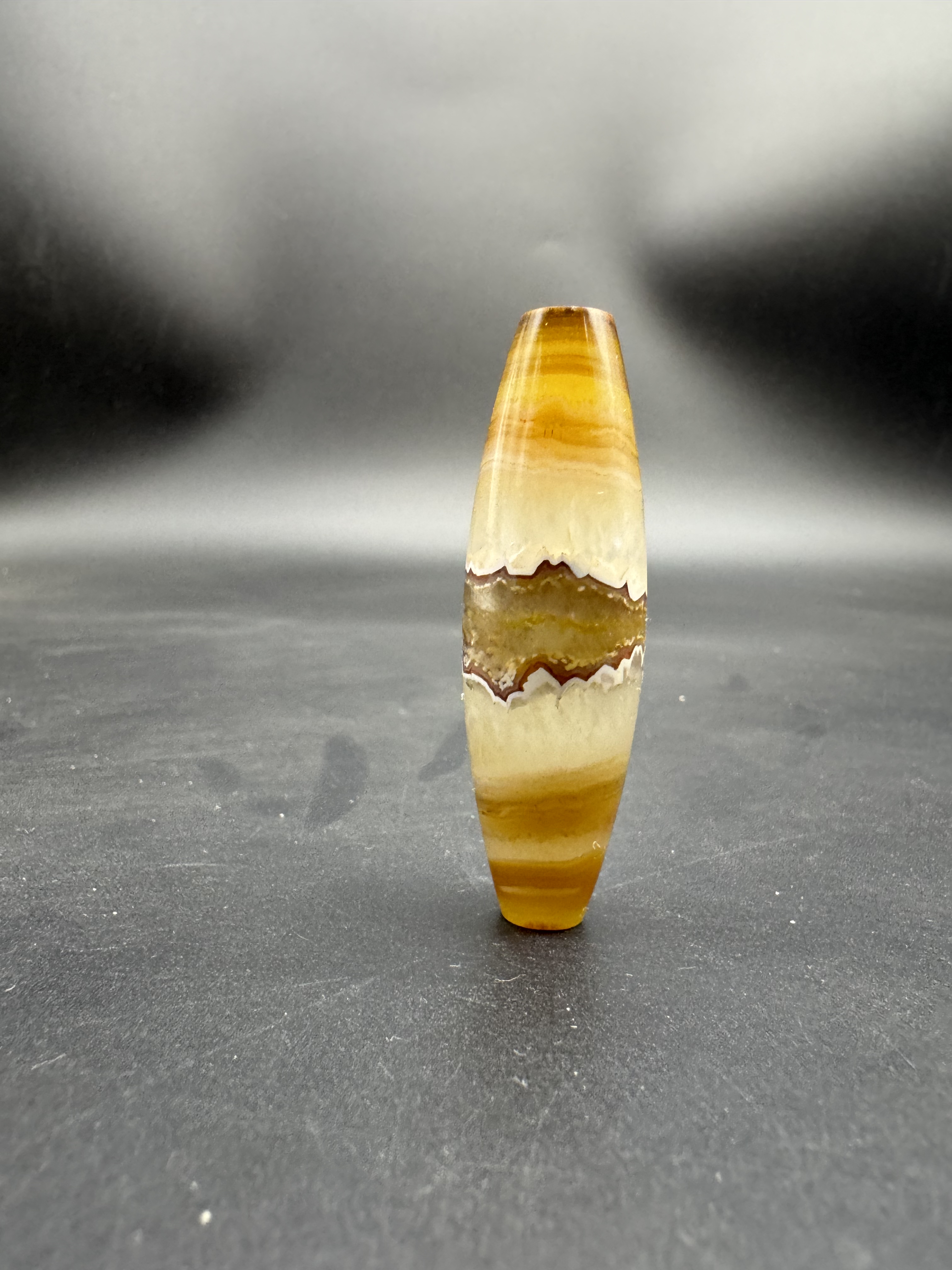 香槟色水晶玛瑙共生深邃眼窝意境珠尺寸52.2*15.7