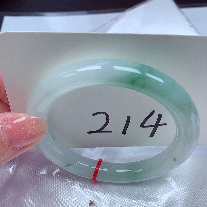 翡翠手镯未镶嵌翡翠