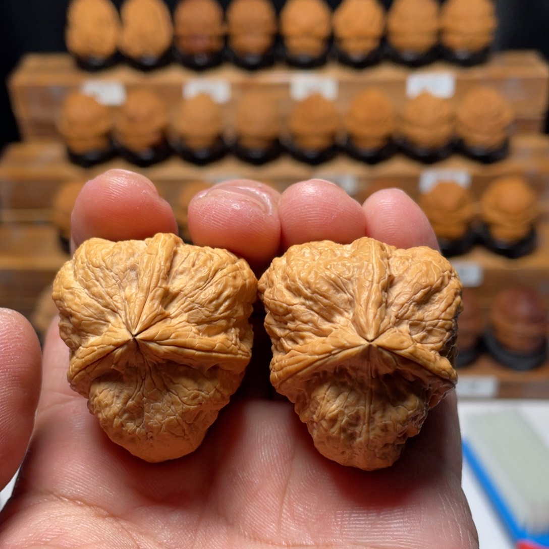 文玩核桃吊坠虎贲三棱