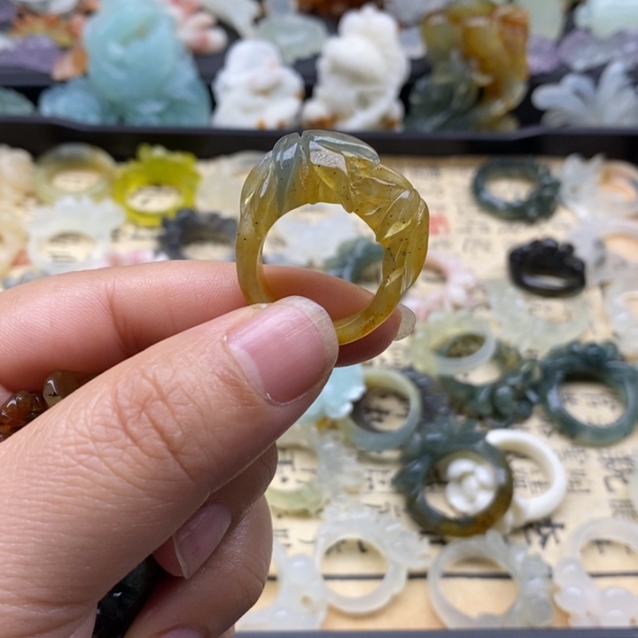 蛇纹石玉合金颈饰