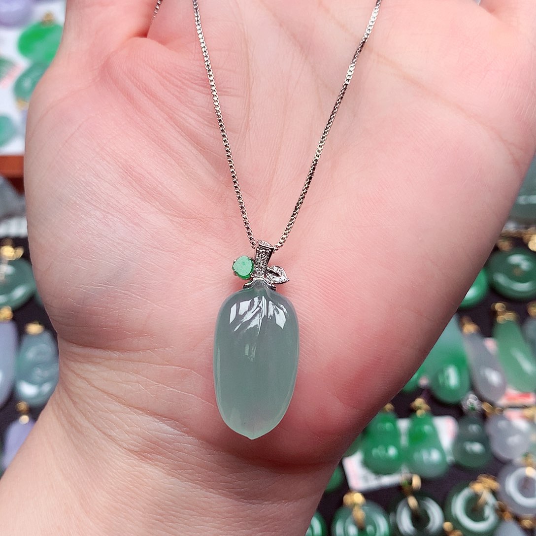 翡翠18K金镶嵌颈饰天然翡翠A货