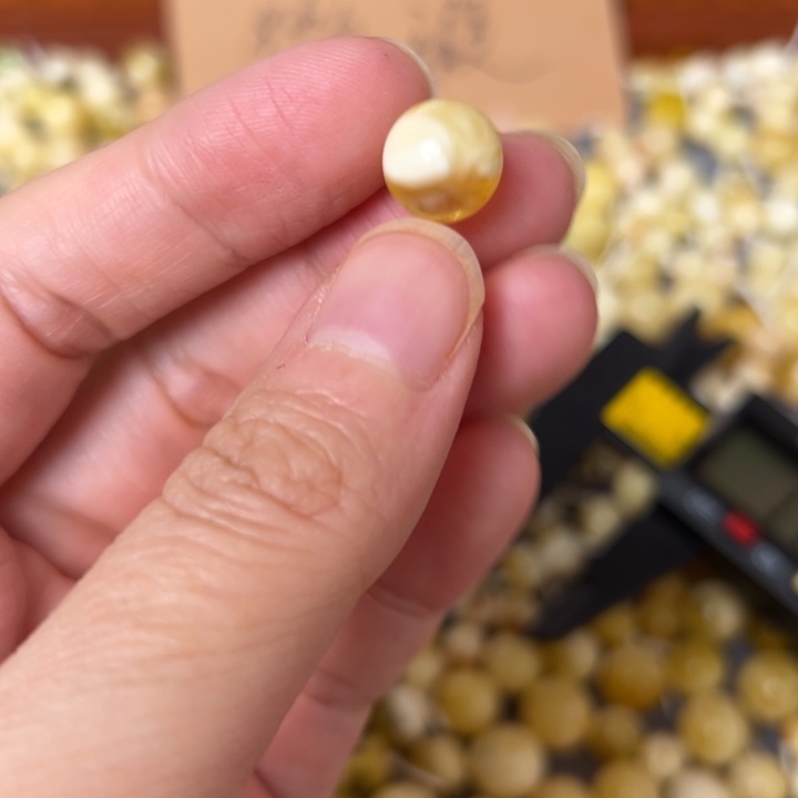 蜜蜡未镶嵌裸石10.mm一个