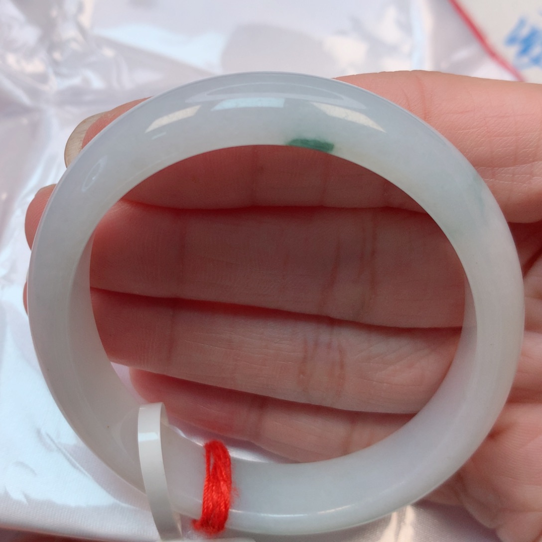 翡翠手镯未镶嵌56贵妃 牛奶底飘绿 完整度高 推荐