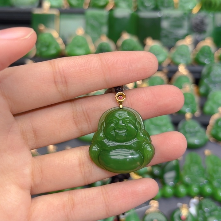 颈饰18K金镶嵌和田玉（碧玉）