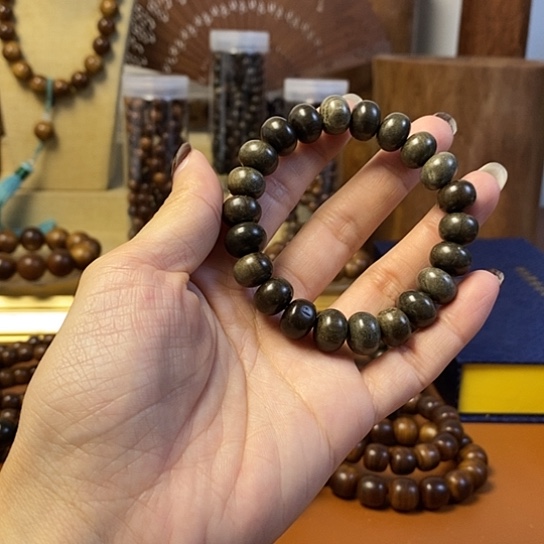 老山檀香微瑕疵阴沉9-12手串